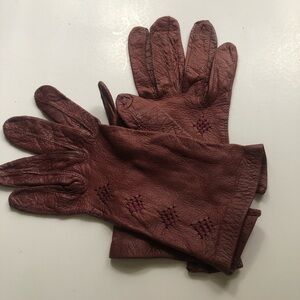 Vintage burgundy leather Gloves with Textured Pattern